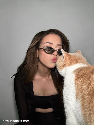 Pokimane Nude Twitch Streamer Leaked Photos