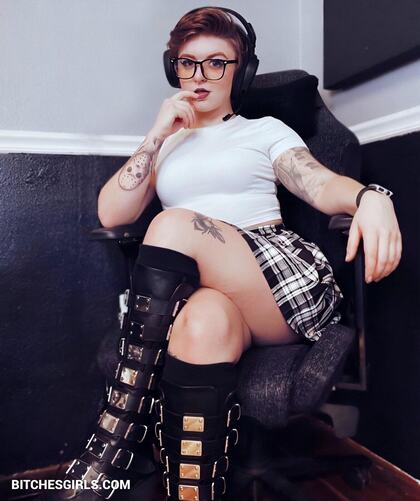 Girls Play Nude – Girls Nsfw Photos