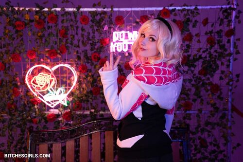 Rolyatistaylor cosplay nudes