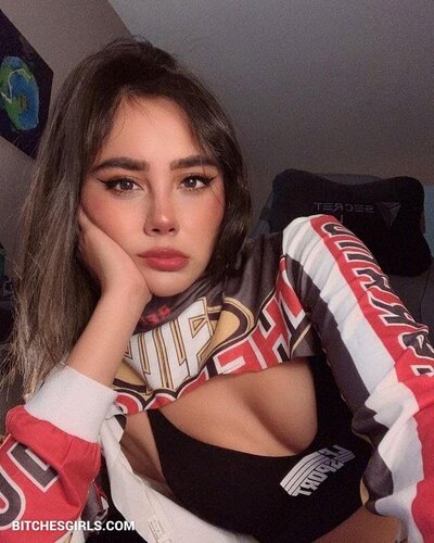 Neekolul Nude – Leaked Tits Photos