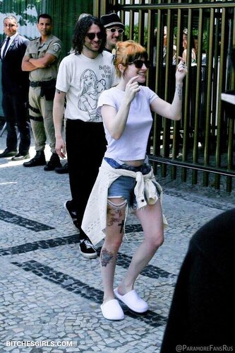 Sophie Turner Nude Celebrity No Bra Photos