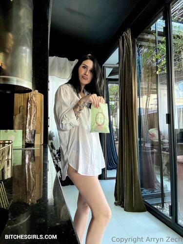 Arryn Zech – Rooster Teeth Onlyfans Leaked Nude Photo