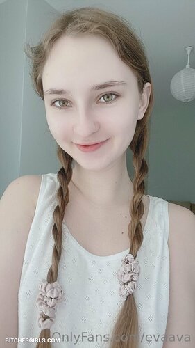 Evaava Petite Nude Slim Girl – _Evaava_ Chaturbate Records