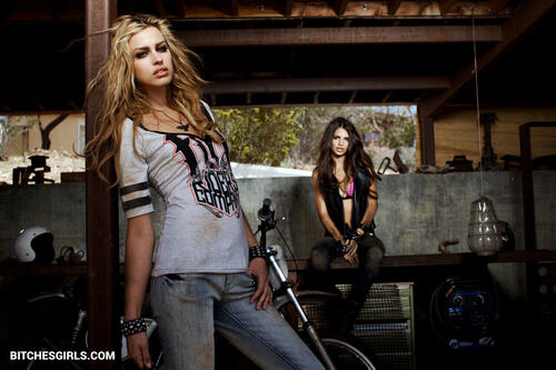 Emily Ratajkowski Nude Celeb – Officialemilyratajkowski Celeb Leaked Nude Pics