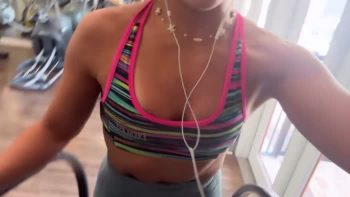 Valerie Loureda – Lola Vice Latina Videos